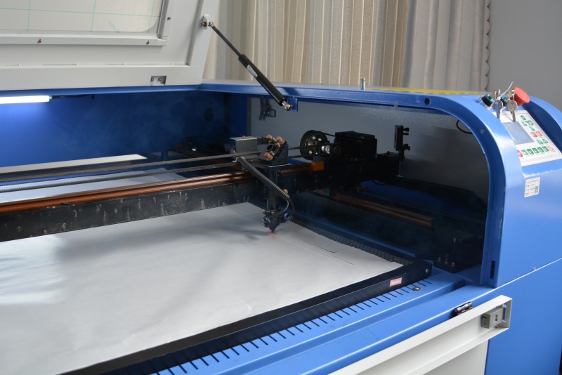 laser cutting machine